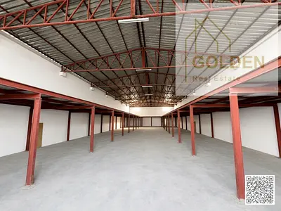 مستودع بميزانين وكهرباء 20 كيلوواط مساحة أمامية واسعة لسهولة عمل الشاحنات