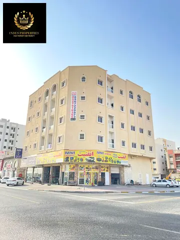 مبنى سكني وتجاري متميز للبيع