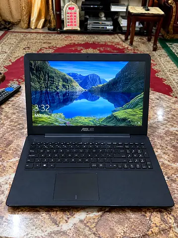 ASUS 15.6" Super Fast Laptop (i3 5th Gen / 8GB RAM / 120GB SSD) – Clean Condition