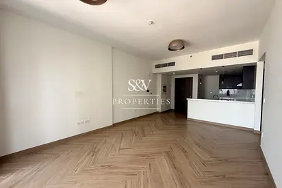 Metro Access | Sea View | Multiple Payments