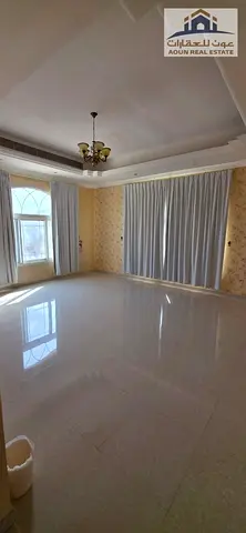 🏡 **فيلا فاخرة وواسعة للإيجار في خورفكان** فرصة مميزة للسكن العائلي في فيلا راقية بمنطقة خورفكان، تتميز بالمساحات الواسعة والتصميم العملي الذي يوفر