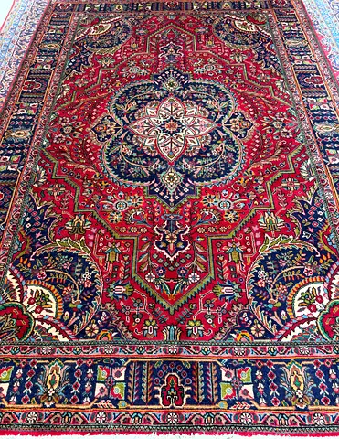 Handmade Persian-style Red Wool Rug - Good Condition , size 2.00 by 3.00