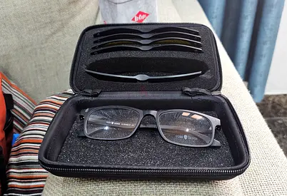 Poss Design Prescription Frame + 5 Magnetic Polarized Sunglasses Clip-Ons