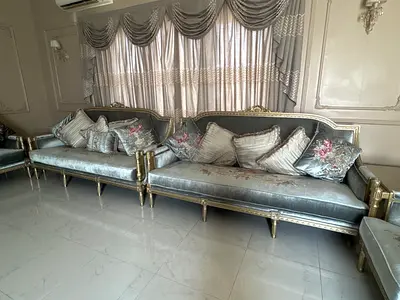 اثاث كراسي و طاولات