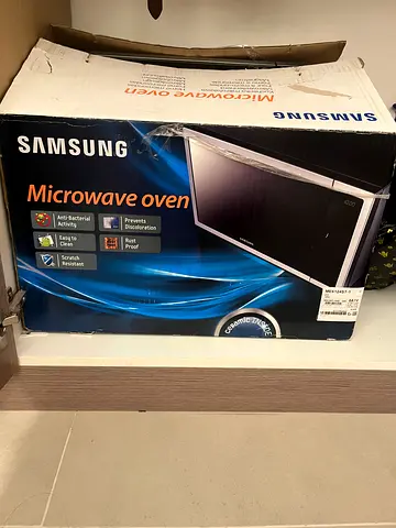 Samsung Microwave Oven - New in Box (Compact)