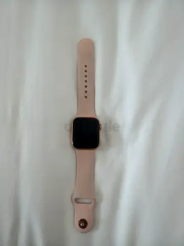 Used rose gold APPLE WATCH SERIES 4 silicone band