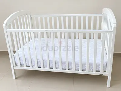 Baby Crib - Junior Brand ( Free Mattress)