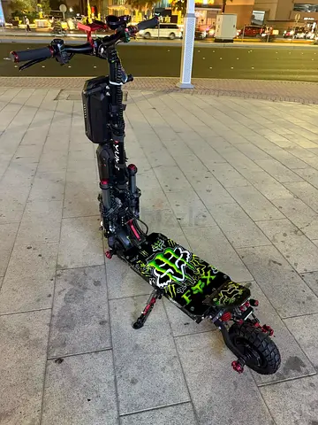 YUMI 11 : High-powered off-road electric scooter with upgraded deck and suspension