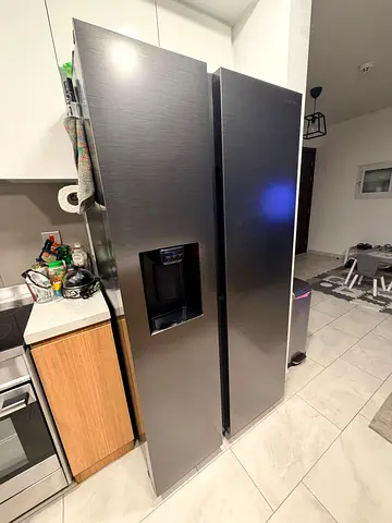 Samsung Fridge Freezer 617L Net Capacity Side By Side with all round cooling gentle black matt