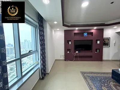 شقة فاخرة وفسيحة مكونة من غرفة نوم واحدة للبيع في برج الكورنيش بعجمان؛ الشقة مؤثثة وتتمتع بإطلالة على المدينة، وتبلغ مساحتها 900 قدم مربع، بسعر 550,00