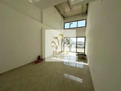 فرصة دهبية محل تجاري إيجار السنوي بالجرف الصناعية 2 عجمان، مساحة 600 قدم، كهرباء ومياه ودفاع مدني، 45 ألف، 4 دفعات وشهر مجاني، تأمين 5000 شيك لا يصرف.