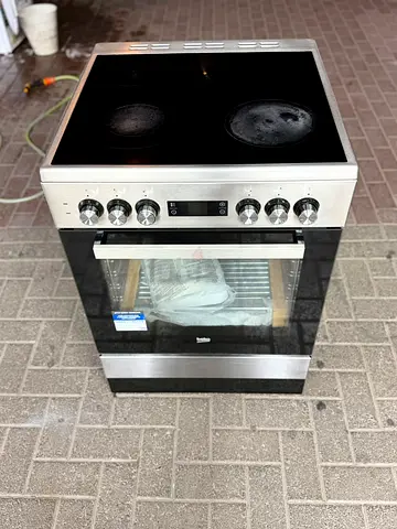 Beko Electric Ceramic Hob Cooker with Oven - Good Working Condition