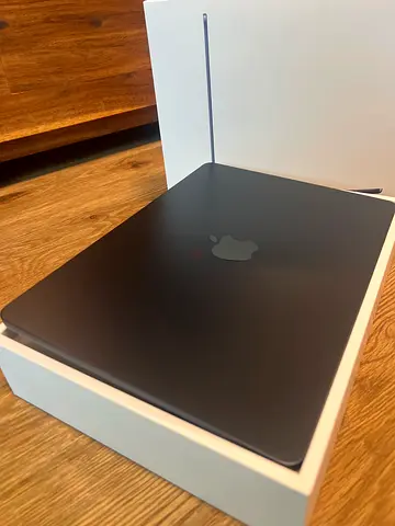 MacBook Air M4 chip - midnight blue- 16 GB memory - 512 GB storgare - 13inch - box piece