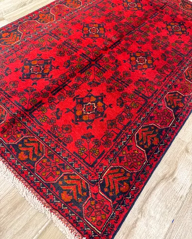 Handwoven Red Oriental/Classic Area Rug - Good Condition , size 1.00 by 1.50 meter