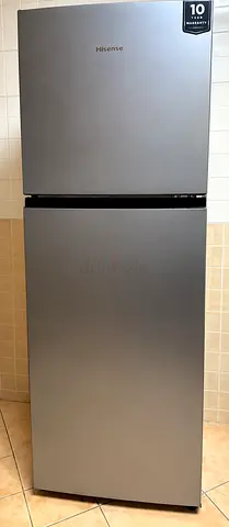Hisense 2-Door Top Freezer Refrigerator - Silver, Good Condition