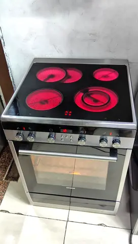 Siemens freestanding electric cooker with ceramic hob and oven - good condition
