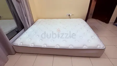 Queen size mattress in good condition, firm comfort