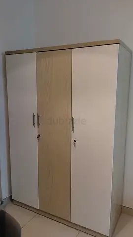 MDF-style 3-door wardrobe in white and wood finish — good condition