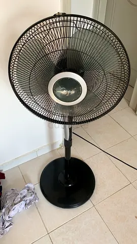 Black pedestal standing fan - good working condition