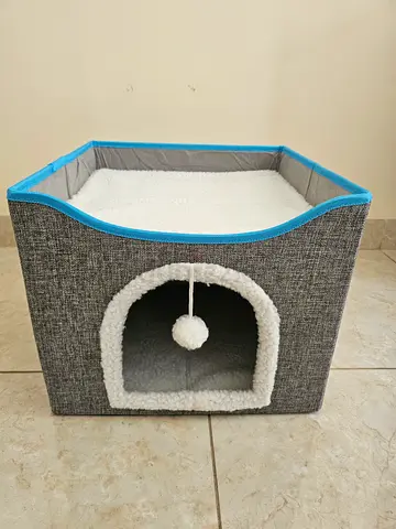 Cat resting and playing box with roof, space living and scratcher