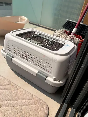 Pet travel box