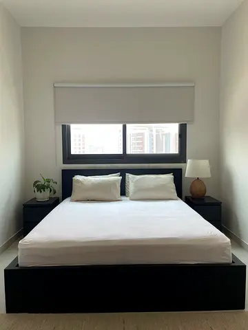 IKEA MALM KING BEDROOM SET WITH 2x STORAGE DRAWERS + SIDETABLES