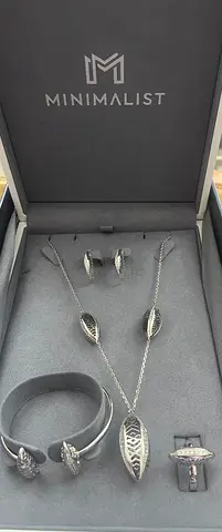 Minimalist Lantern Silver Jewellery Set for Sale