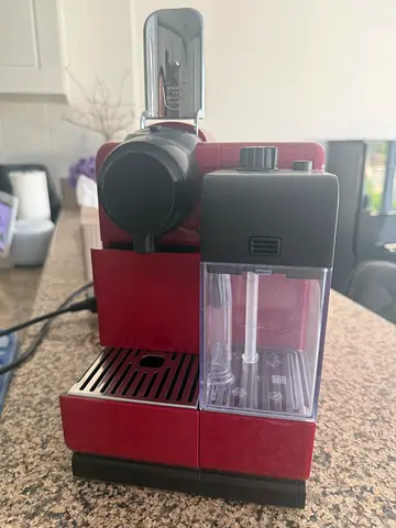 Nespresso Lattissima Touch Coffee Machine – Red