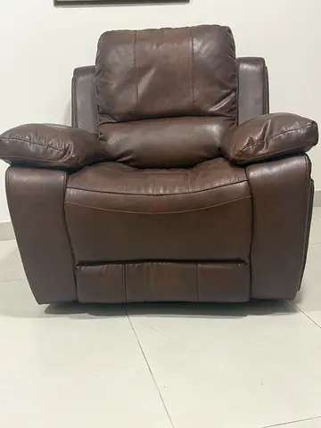 Very comfortable reclining sofa chair -Like new.