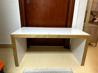 Simple white and gold coffee table - good condition