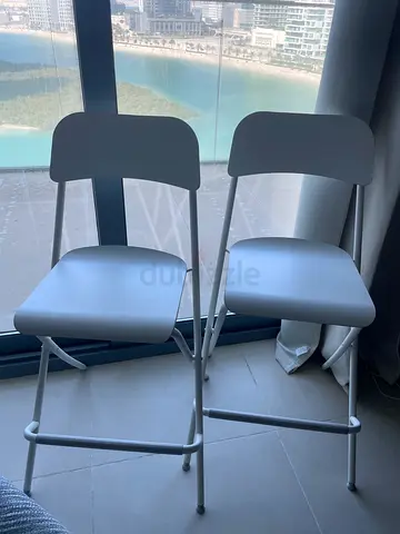 Set of 2 white barstools / high chairs - very good condition