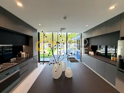 Luxurious | Close to Amenities|Signature with lift