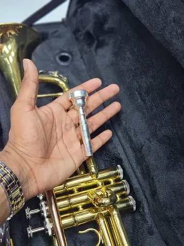 Original SLADE Bb student brass trumpet in a gold lacquer finish.