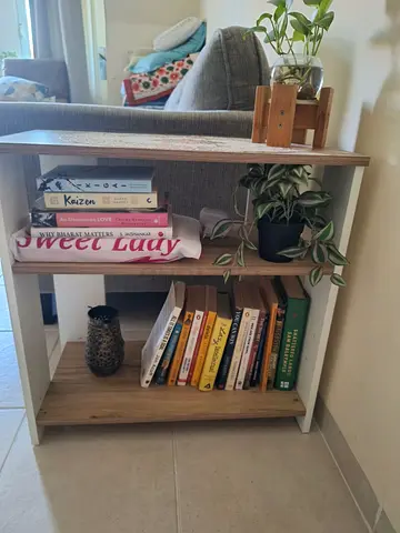 Small wooden side shelf  - good condition (available by 5-7th Nov)