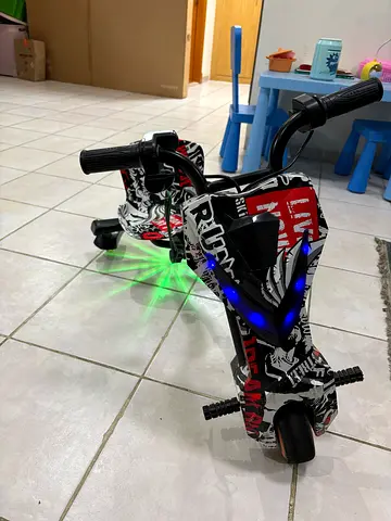 Kids electric ride-on scooter drifter with LED lights — good condition