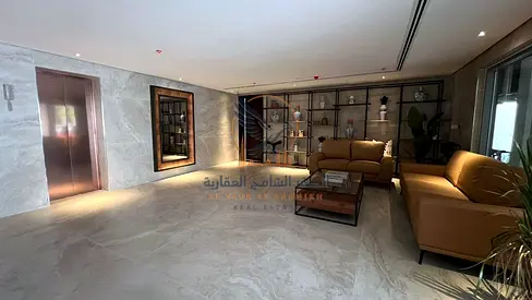 اول ساكن مع شهر فري غرفتين وصاله مع بلكونه وخزاءن حاءط وغرفه ماستر تشطيبات حديثه في موقع مثالي قريب لكل الخدمات وبجوار مستشفي ثومبي ومدرسة  الحكمه