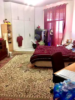 room available  for lady  1600
