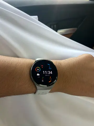 ساعة هواوي جي تي 2 إي (Huawei Watch GT 2e) للبيع الحالة: نظيفة جداً وشغالة 100% بدون أي مشاكل