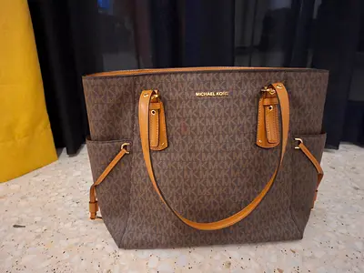 Brown Michael Kors tote shoulder bag in very good condition