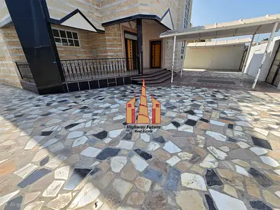 Like new 6 bedroom villa 2 hall Majlis Maid room balcony parking just 130k