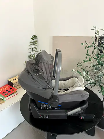 Nuna PIPA Infant Car Seat with Base - Good Condition