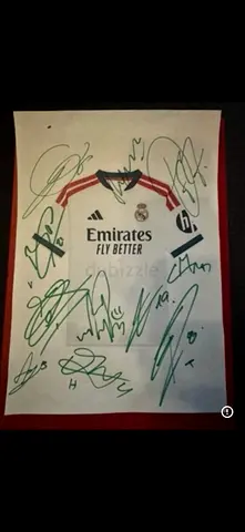 صورة مميزة اصلية موقعة من لاعبين ريال مدريد