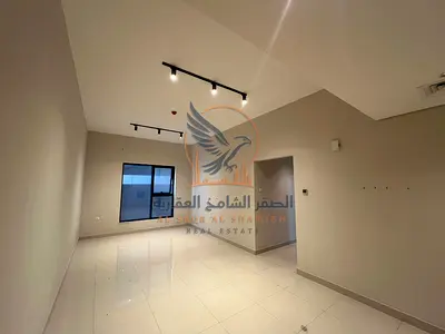 شقة غرفتين وصالة بمساحة ممتازة، مع تكييف مركزي و2 حمام وبلكونة وخزائن بالحائط، في موقع مميز على شارع خليفة مباشرة وقريبة من جسر غلفا