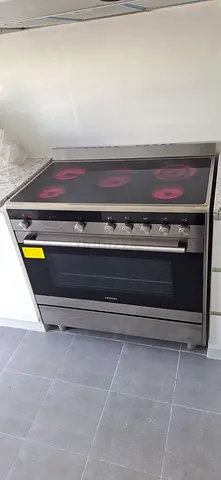 Siemens 90 cm ceramic cooking range 5 hubs electric cooker slightly used