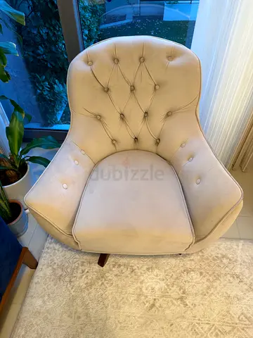 Beige Velvet Tufted Swivel Armchair - Solid Wood Base