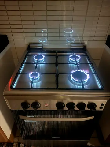 4-burner stainless steel gas cooker with oven - good condition
