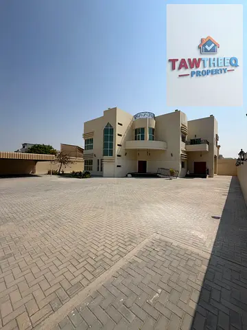 حصريا للمواطنين فقط فيلا فاخرة تكييف مركزى تقع على مساحة 10 الاف قدم مربع بموقع متميز بمنطقة الحميدية