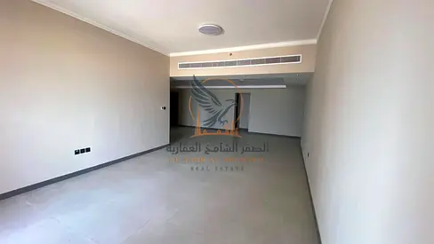 Three-bedroom apartment with a living room, first occupancy, sea view, and free parking.