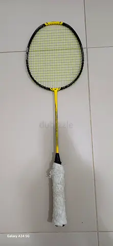 yellow nanaflare 1000 play badminton racket — lightweight, good condition
