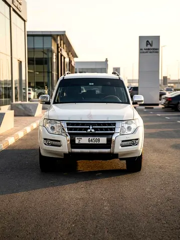 2017 Mitsubishi Pajero GLS GCC Specs